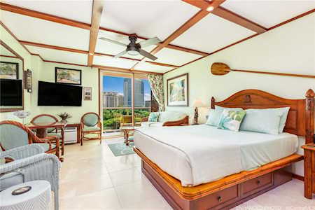2045 Kalakaua Avenue #415 Honolulu, HI 96815