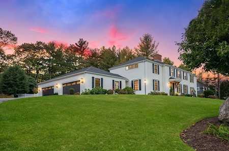 10 Huntingdon Road Lynnfield, MA 01940