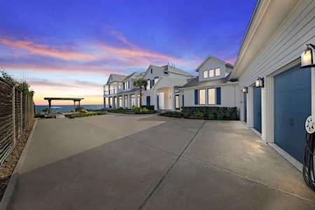 4023 Bayshore Dr Bacliff, TX 77518