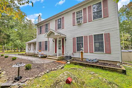 221 Powder Horn Rd Henryville, PA 18332