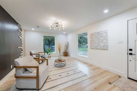 1904 Forestglade DR Austin, TX 78745