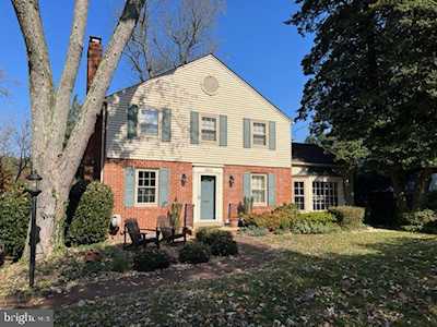 6015 Woodacres Dr Bethesda, MD 20816