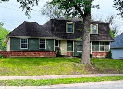 9846 Farley Ln Overland Park, KS 66212