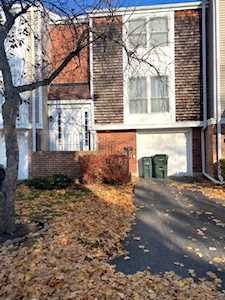 1895 Williamsburg Dr Hoffman Estates, IL 60169