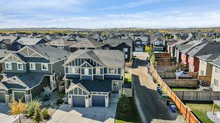 25 Legacy Glen St SE Calgary, AB T2X 3E2