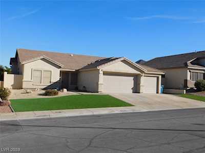 28 Woodcarver St Henderson, NV 89012