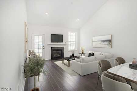 60 Whitney Ave Morris Plains Boro, NJ 07950