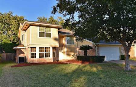 3119 The Highlands Dr Sugar Land, TX 77478