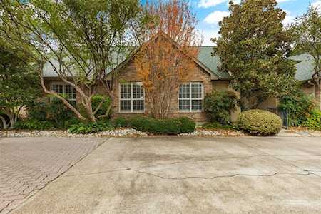 5870 Shady Glen Circle Benbrook, TX 76132