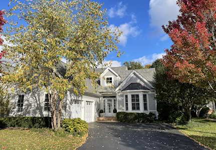85 S Canterbury Ct Lake Forest, IL 60045