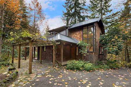8121 Hansen Rd NE Bainbridge Island, WA 98110