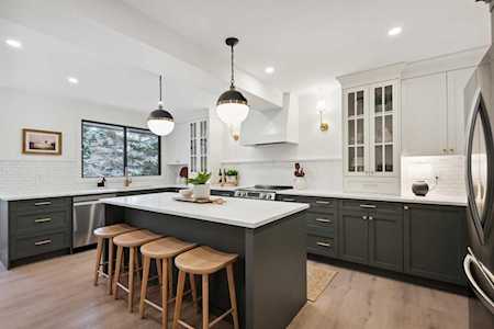 40 Point Dr NW Calgary, AB T3B5B3