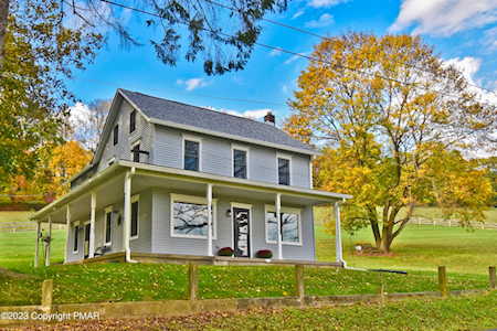 687 Faulstick Rd Saylorsburg, PA 18353