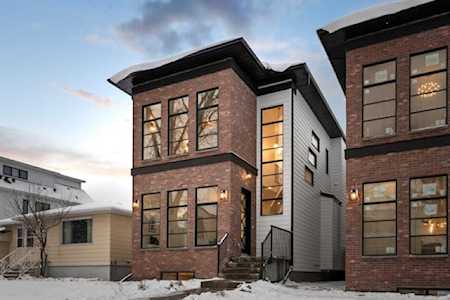 1914 SW 45 Ave Calgary, AB T2T 2P3