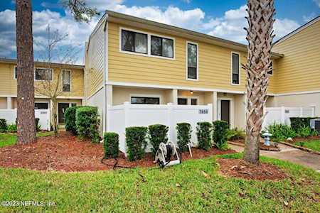 7853 La Sierra CT Jacksonville, FL 32256