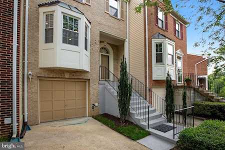 2304 Woodbark Ln Suitland, MD 20746