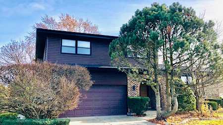 1825 E Crabtree Dr Arlington Heights, IL 60004