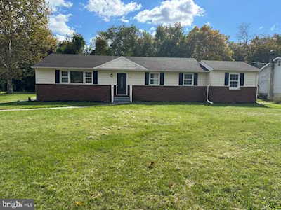 28 Harrell Ave Williamstown, NJ 08094
