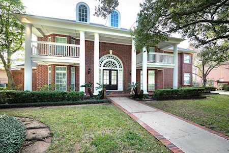 34 Du Pont Circle Sugar Land, TX 77479