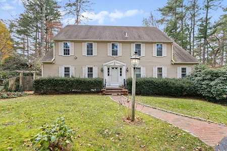 19 Oar And Line Rd Plymouth, MA 02360