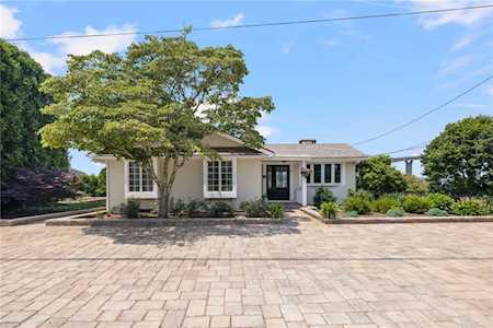 63 Seaside Dr Jamestown, RI 02835