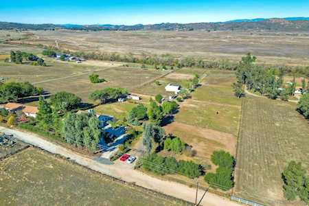 17241 Voorhes Ln Ramona, CA 92065
