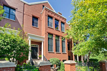 2041 Valor Ct #34 Glenview, IL 60026