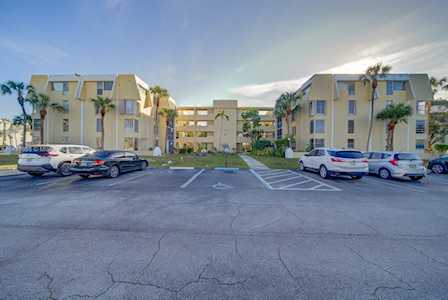 952 NE 199th St #2J Miami, FL 33179