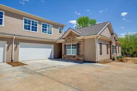 2660 Stonecenter Lane Murfreesboro, TN 37128