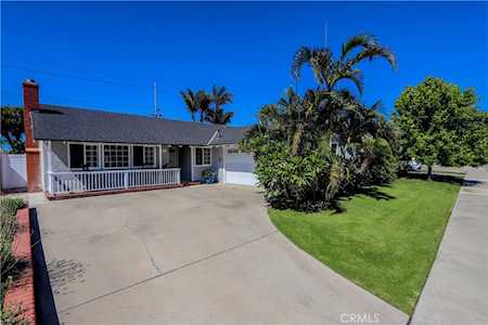 17821 Altamirano Ln Huntington Beach, CA 92647