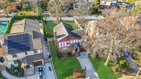 217-30 Peck Ave Hollis Hills, NY 11427