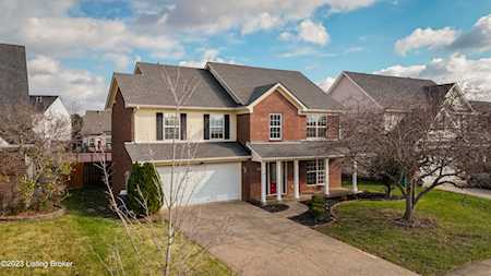 7017 Black Walnut Cir Louisville, KY 40229