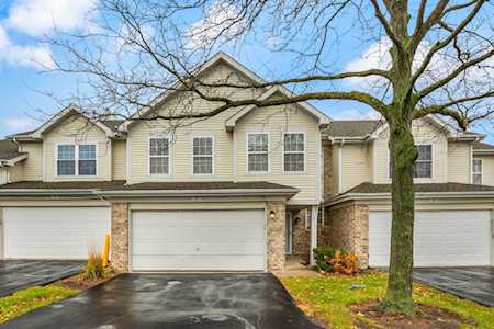 107 Hastings Ct Roselle, IL 60172