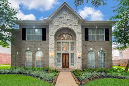 6327 Cool Water Dr Sugar Land, TX 77479