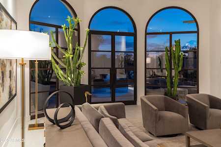 5340 N 31st Place Phoenix, AZ 85016