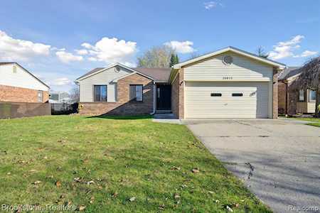34072 Williamsburg Sterling Heights, MI 48312