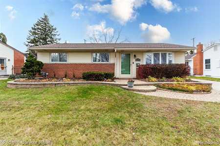 11753 Wheaton Dr Sterling Heights, MI 48313