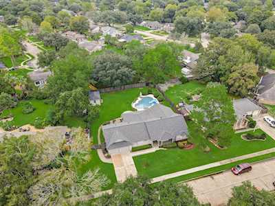 705 Balmoral Ct Friendswood, TX 77546
