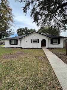 15703 Wandering Trl Friendswood, TX 77546