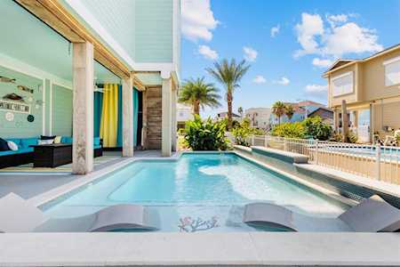 211 Bamaku Bend Tiki Island, TX 77554