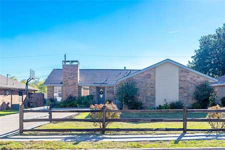2608 Herring Circle Sachse, TX 75048