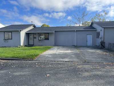 709-711 SE 12th St Grants Pass, OR 97526