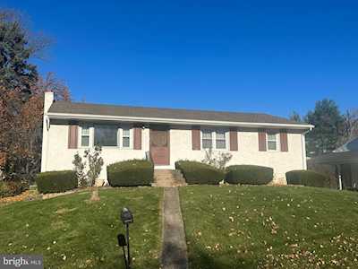 23 Heather Rd Feasterville Trevose, PA 19053