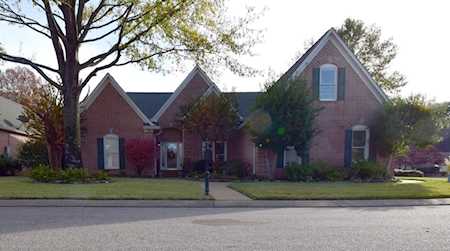 945 N Warwick Oaks Ln Collierville, TN 38017