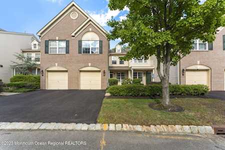 28 Persimmon Ln Holmdel, NJ 07733