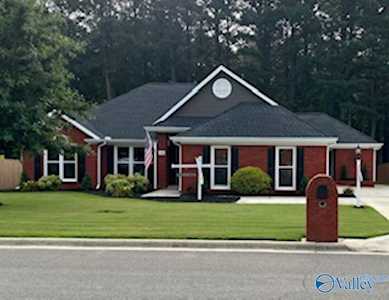 208 Bellemeade Street Hartselle, AL 35640
