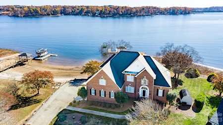 9615 Island Point Rd Sherrills Ford, NC 28673