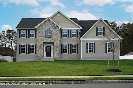 16 Firenze Rd Jackson, NJ 08527