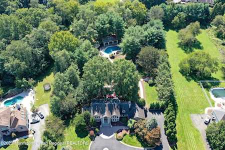 15 Apple Blossom Ln Manalapan, NJ 07726