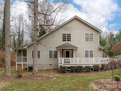 19 Grist Mill Dr Hendersonville, NC 28739